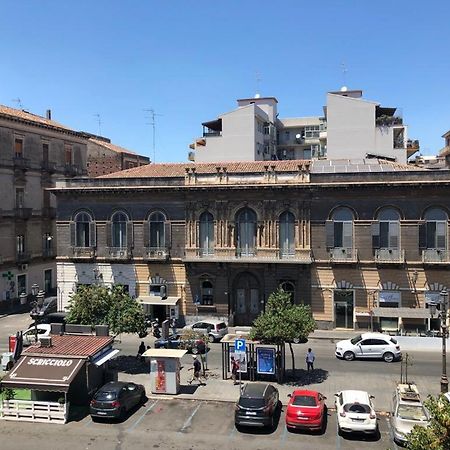 Finestre In Piazza Apartment Катания Екстериор снимка