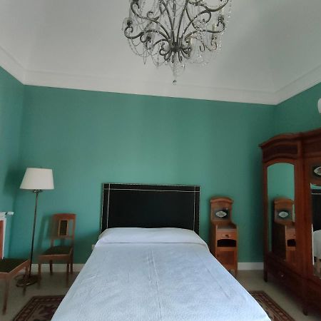 Finestre In Piazza Apartment Катания Екстериор снимка