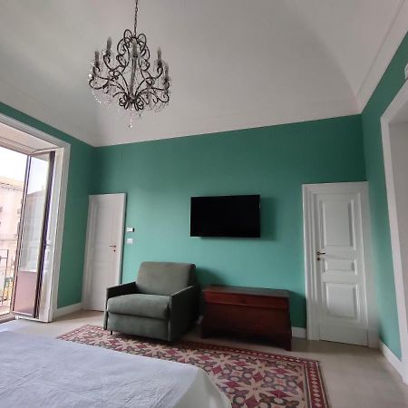 Finestre In Piazza Apartment Катания Екстериор снимка