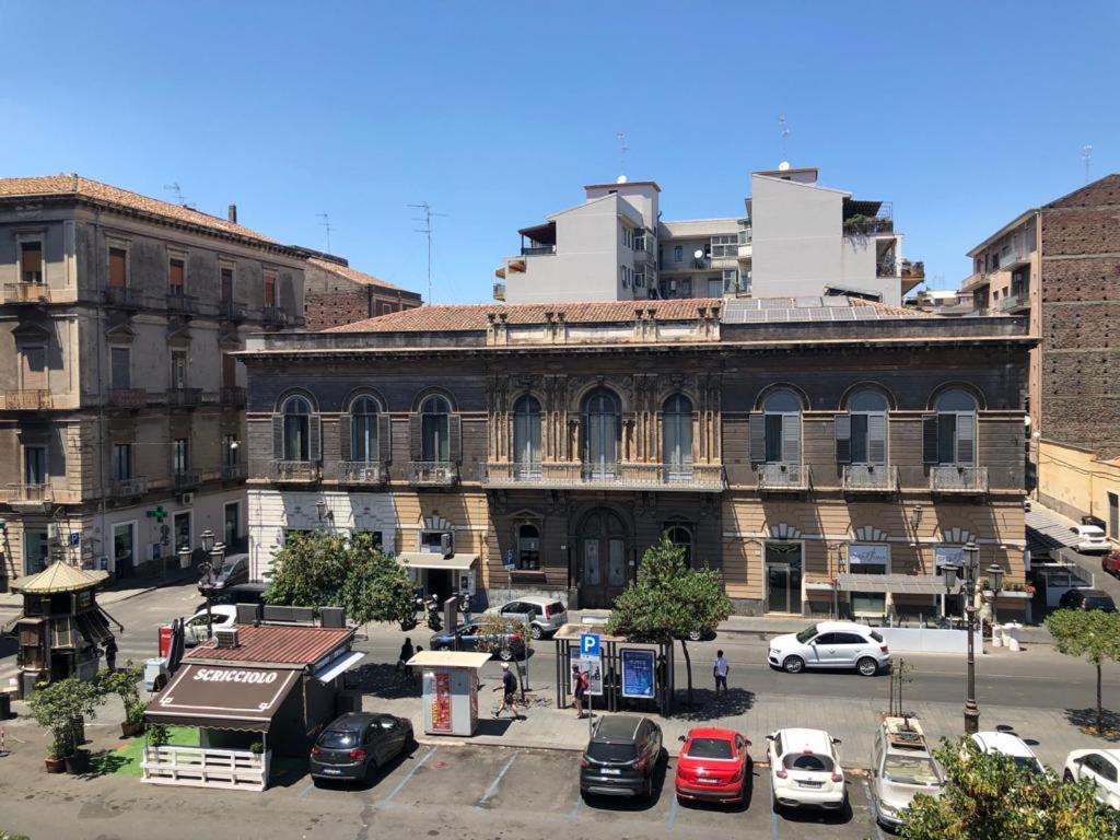 Finestre In Piazza Apartment Катания Екстериор снимка