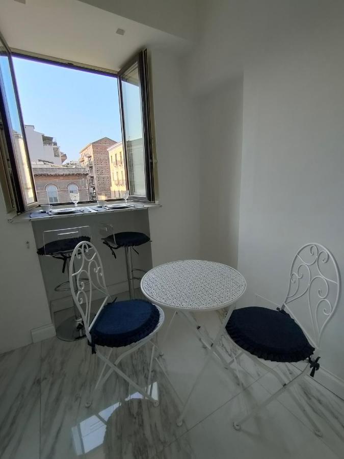 Finestre In Piazza Apartment Катания Екстериор снимка