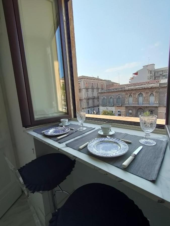 Finestre In Piazza Apartment Катания Екстериор снимка
